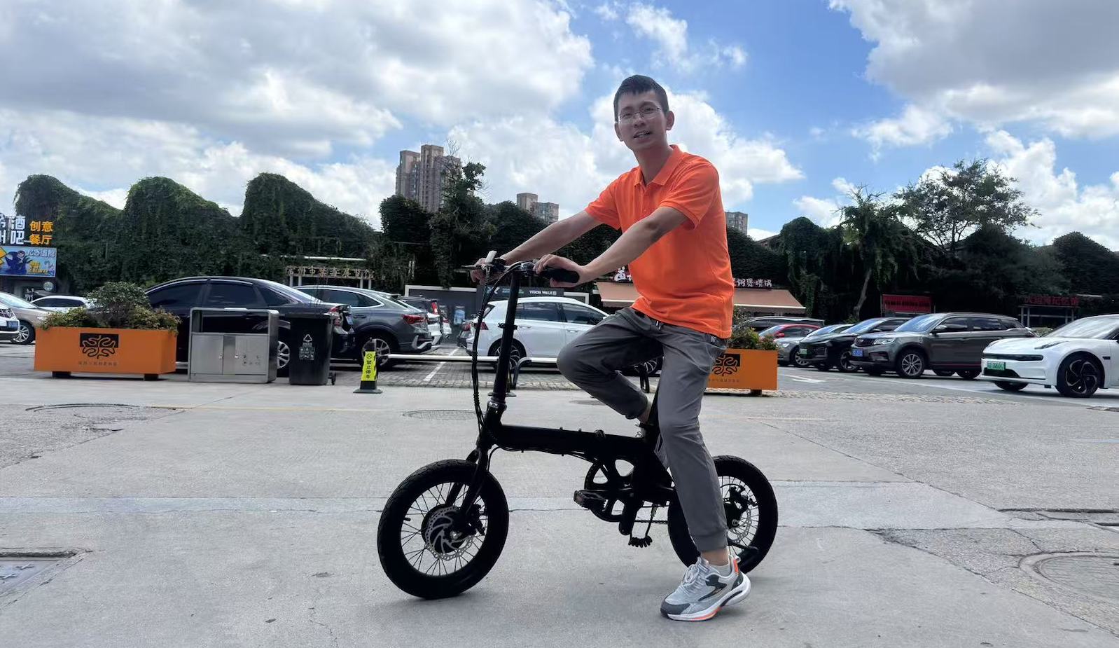 Keeping Your Cool While E-Biking This Summer